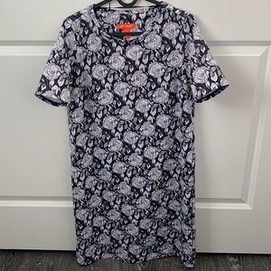 Chic black and white floral shift dress